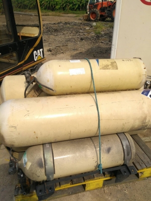 ถังก๊าซ NGV ชุดนึงมี 3 ใบ ของนอกนำเข้า ถังหนา มีวาวล์พร้อม ขายชุดละ 3,000 บาท