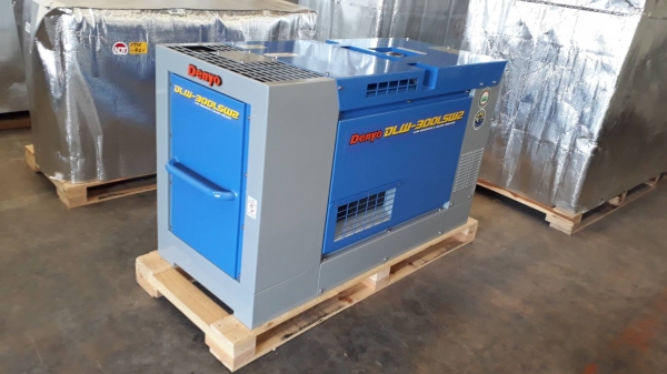 ตู้เชื่อมไฟฟ้า DENYO รุ่น DLW-300LSW2 มือ 1