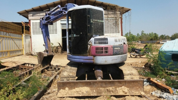 รถแม็คโคร komatsu pc75uu-2