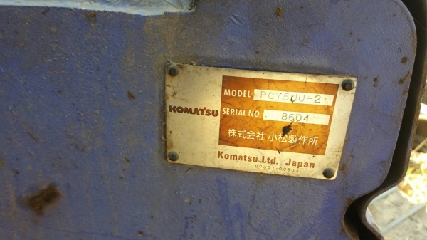 รถแม็คโคร komatsu pc75uu-2