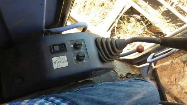 รถแม็คโคร komatsu pc75uu-2