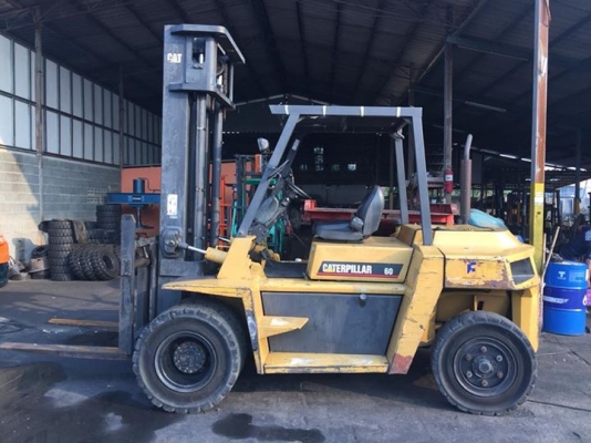 ฟอล์คลิฟต์ 6 ตัน  CATERPILLAR  DP60  รถปี 2003  เครื่องยนต์เซล  S6S   เสายกสูง 6 เมตร  เกียร์ออโต้