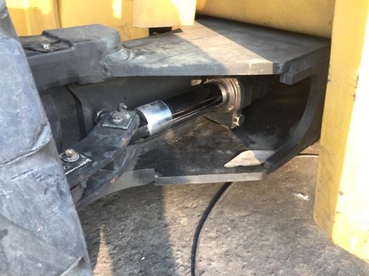 ฟอล์คลิฟต์ 6 ตัน  CATERPILLAR  DP60  รถปี 2003  เครื่องยนต์เซล  S6S   เสายกสูง 6 เมตร  เกียร์ออโต้