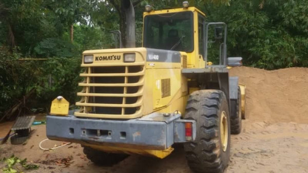 รถตัก KOMATSU WA 400 สนใจติดต่อ 081 - 6079515 รถตัก KOMATSU WA 400 สนใจติดต่อ 081 - 6079515