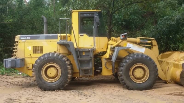 รถตัก KOMATSU WA 400 สนใจติดต่อ 081 - 6079515