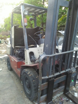 ขายรถยกเครื่องดีเซล 2.5 ตัน