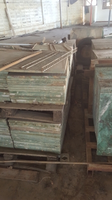 หินอ่อนเขียวอิตาลีหนึ่งพันกว่าตารางเมตรขายเหมา 5 แสนครับ