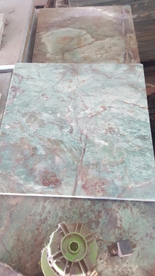 หินอ่อนเขียวอิตาลีหนึ่งพันกว่าตารางเมตรขายเหมา 5 แสนครับ