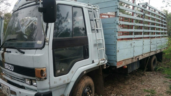 ISUZU ROCKY FRR 175แรงเครื่อง6BG1 ยาง 8.25 ยาว 5.70 ม. เครื่องดี คัสชีสวย เกืยร์และปั้มหัวฉืดไม่มืลู