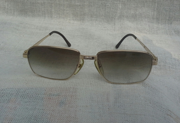 แว่นตาสองกษัตริย์ แบรนด์สุดหรูผู้ดีอังกฤษ ยุค '80s ก้านขาถักลายทอง หายาก ! Vintage DUNHILL hand แว่นตาสองกษัตริย์ แบรนด์สุดหรูผู้ดีอังกฤษ ยุค '80s ก้านขาถักลายทอง หายาก ! Vintage DUNHILL hand
