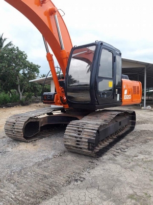 ขายจ้า..HITACHI EX200-5  เก่าใน สภาพดี  แทรคใหญ่..ทำสีใหม่  เช็คระบบพร้อมใช้  โทร 089-3818694  ดวงนภา