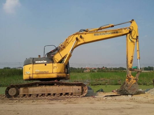 KOMATSU PC228UCL