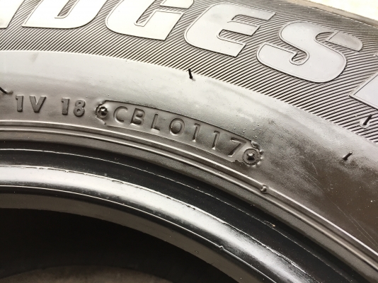 ยาง Bridgstone 215-70-15 ปี 17 1เส้น ปี 16 3เส้น ครบชุด 4 เส้น 5500 สวยๆไม่ไม่บวมไม่กินข้างดอกยางเหลือเยอะเอาไปวิ่งกันใด้อีกยาวค่ะ ยาง Bridgstone 215-70-15 ปี 17 1เส้น ปี 16 3เส้น ครบชุด 4 เส้น 5500 สวยๆไม่ไม่บวมไม่กินข้างดอกยางเหลือเยอะเอาไปวิ่งกันใด้อีกยาวค่ะ