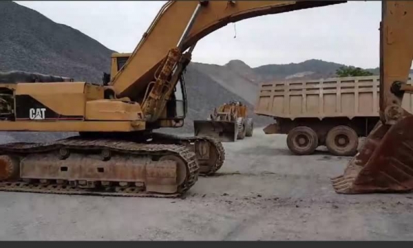 ขาย 675,000 CAT 330 EL ไฟฟ้าครบ เครื่องดี ปั้มแรง  เอวแน่น ช่วงล่างเต็ม หนังสือสัญญาซื้อขาย รถอยู่ สระบุรี 090-772-3710 090-772-3708