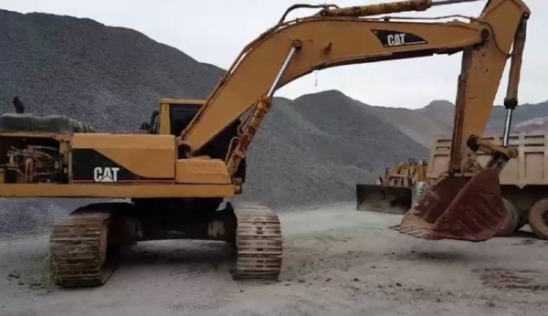 ขาย 675,000 CAT 330 EL ไฟฟ้าครบ เครื่องดี ปั้มแรง  เอวแน่น ช่วงล่างเต็ม หนังสือสัญญาซื้อขาย รถอยู่ สระบุรี 090-772-3710 090-772-3708