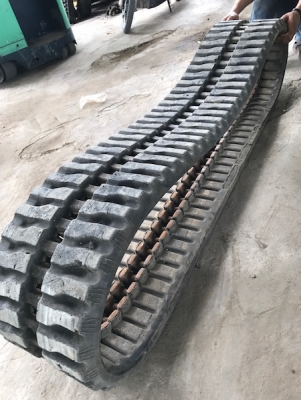 ขายแทรคยางใส่แบคโฮ pc20-30 สภาพสวยเดิมจากญี่ปุ่น หาอยู่รับรองไม่ผิดหวัง เส้นละ8,500 เท่านั้น