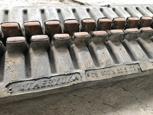 ขายแทรคยางใส่แบคโฮ pc20-30 สภาพสวยเดิมจากญี่ปุ่น หาอยู่รับรองไม่ผิดหวัง เส้นละ8,500 เท่านั้น