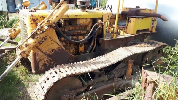 ขาย 135,000 รถแทรคเตอร์ CAT D 4 D ฮ๊าปยาวแต่ใส่แผ่นตีนไก่ เครื่องดี เกียร์ตัดแรง ช่วงล่างพอใช้ รถอยู่ ชลบุรี 090-772-3710 090-772-3708