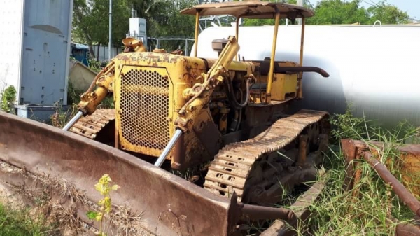 ขาย 135,000 รถแทรคเตอร์ CAT D 4 D ฮ๊าปยาวแต่ใส่แผ่นตีนไก่ เครื่องดี เกียร์ตัดแรง ช่วงล่างพอใช้ รถอยู่ ชลบุรี 090-772-3710 090-772-3708