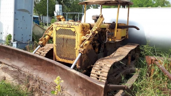 ขาย 135,000 รถแทรคเตอร์ CAT D 4 D ฮ๊าปยาวแต่ใส่แผ่นตีนไก่ เครื่องดี เกียร์ตัดแรง ช่วงล่างพอใช้ รถอยู่ ชลบุรี 090-772-3710 090-772-3708