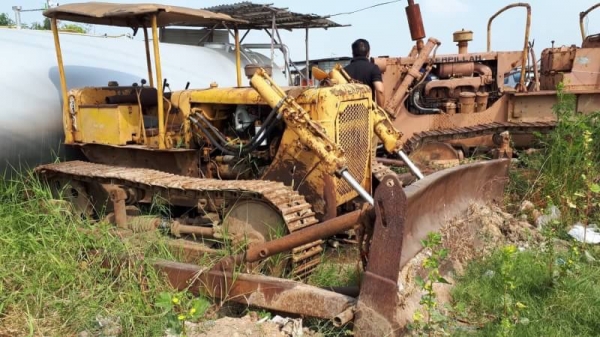 ขาย 135,000 รถแทรคเตอร์ CAT D 4 D ฮ๊าปยาวแต่ใส่แผ่นตีนไก่ เครื่องดี เกียร์ตัดแรง ช่วงล่างพอใช้ รถอยู่ ชลบุรี 090-772-3710 090-772-3708