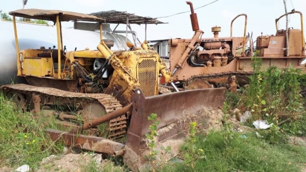 ขาย 135,000 รถแทรคเตอร์ CAT D 4 D ฮ๊าปยาวแต่ใส่แผ่นตีนไก่ เครื่องดี เกียร์ตัดแรง ช่วงล่างพอใช้ รถอยู่ ชลบุรี 090-772-3710 090-772-3708