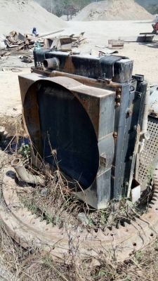 ขายเหมา 195,000 อะไร CAT 330 B  1.เอวสวิง   1  วง 2.หม้อน้ำ    1 ลูก พร้อมออยไฮดอลิคร์ 3.ตัวเดิน      2 ลูก อะไหล่อยู่ ปทุมธานี 090-772-3710 090-772-3708