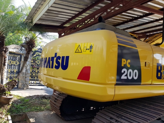 รถแบคโฮ KOMATSU PC200-8MO ใช้งานน้อย เดิมๆทั้งคัน