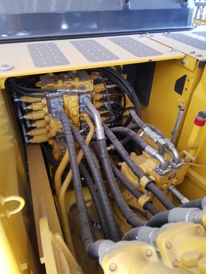 รถแบคโฮ KOMATSU PC200-8MO ใช้งานน้อย เดิมๆทั้งคัน