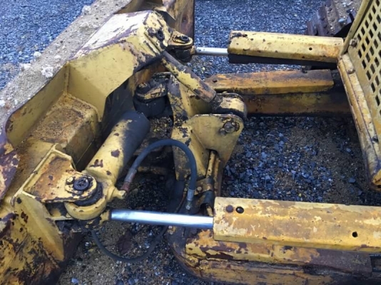 ขาย 135,000 KOMATSU D 20 A-5 สไลร์ 6 ทิศทาง เครื่องดี เกียร์แรง ช่วงล่างพร้อมใช้ รถอยู่ สระบุรี 090-772-3710 090-772-3708