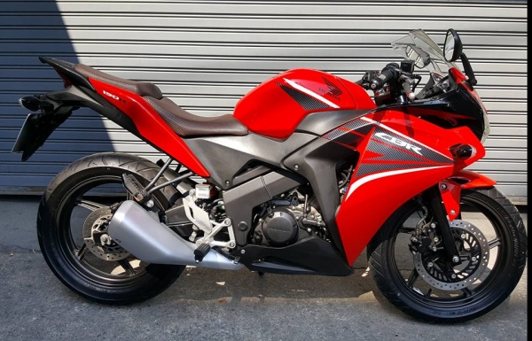 ขออนุญาตขาย HONDA CBR150I NEW ไมล์แท้วิ่งแค่ 1X,XXX KM ฟรีค่าโอน