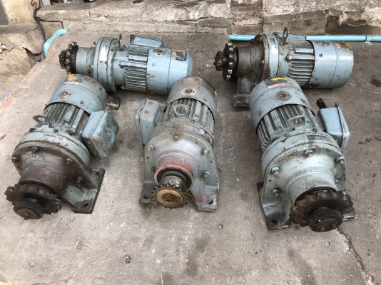 ขายมอเตอร์เกียร์ Cycrodrive Sumitomo 1HP. 380V มีระบบเบรคในตัว อัตราทด 1:87 เพลาออกประมาณ 16รอบต่อนาที สภาพดีเดิมๆ หมุนนิ่ม พร้อมใช้งาน มี 5ตัวครับ