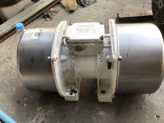 ขายมอเตอร์สั่น-เขย่า Buhler made in Italy 380V ตัวใหญ่ สั่นแรง สภาพใหม่มาก พร้อมใช้งาน