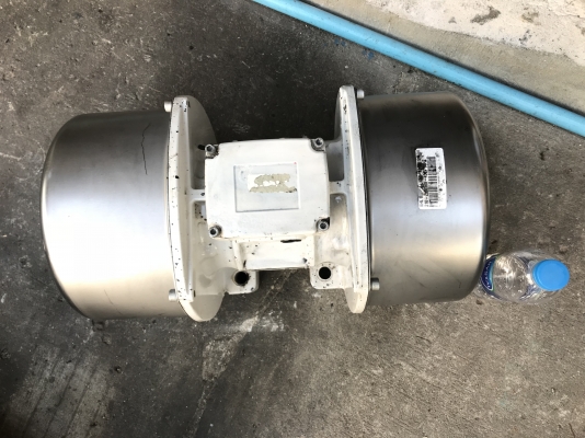 ขายมอเตอร์สั่น-เขย่า Buhler made in Italy 380V ตัวใหญ่ สั่นแรง สภาพใหม่มาก พร้อมใช้งาน