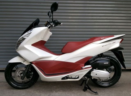 ขออนุญาตขาย HONDA PCX ALL NEW 150i LED ออกรถตุลาคม ปลายปี 2015 สีขาวมุก กุญแจรีโมทมีครบ ฟรีค่าโอน