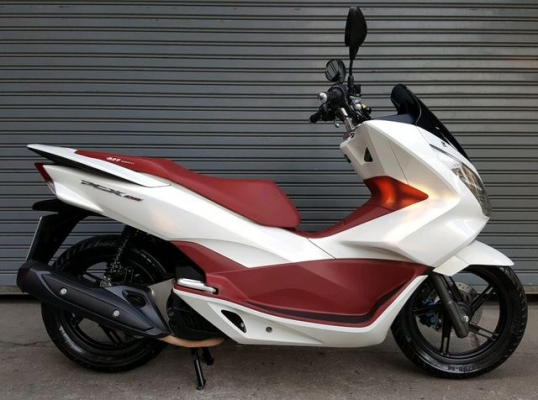 ขออนุญาตขาย HONDA PCX ALL NEW 150i LED ออกรถตุลาคม ปลายปี 2015 สีขาวมุก กุญแจรีโมทมีครบ ฟรีค่าโอน
