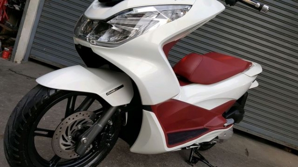 ขออนุญาตขาย HONDA PCX ALL NEW 150i LED ออกรถตุลาคม ปลายปี 2015 สีขาวมุก กุญแจรีโมทมีครบ ฟรีค่าโอน