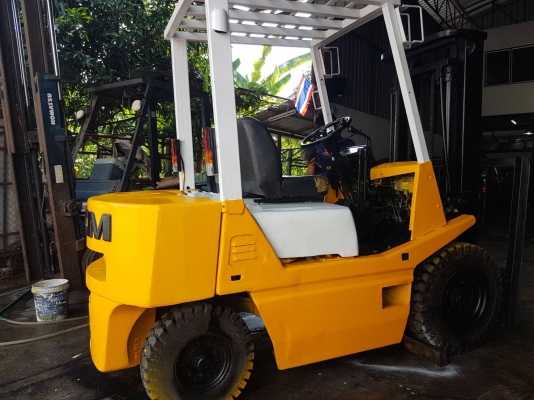 ขายรถยกโฟร์คลิฟท์ยี่ห้อTCM 2.5ตัน ดีเซล เสาสูง3เมตร
