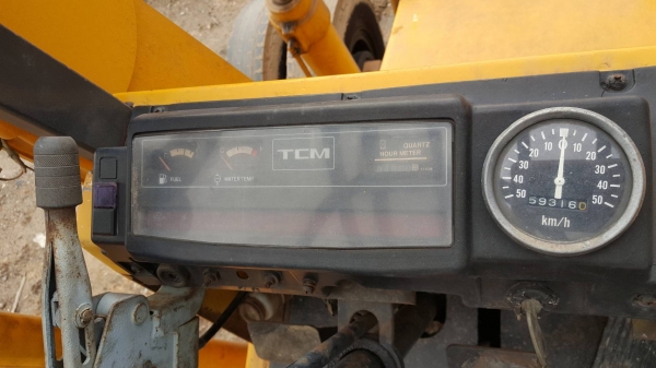 ขายรถตัก TCM &ndash;SD25Z6 เครื่องยนต์  ISUZU  มี6สูบ  รุ่นใหม่  มาพร้อมงาและบุ้งกี๋ ใช้งานได้เอนกประสงค์  เช่นตักข้าว ตักมันแห้ง มันสด ตักปาล์ม ตักยางพารา รถเก่านอก สภาพสวยตามรูปขายถูก  265,000 บาท