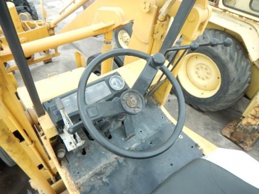 ขายรถตัก TCM &ndash;SD25Z6 เครื่องยนต์  ISUZU  มี6สูบ  รุ่นใหม่  มาพร้อมงาและบุ้งกี๋ ใช้งานได้เอนกประสงค์  เช่นตักข้าว ตักมันแห้ง มันสด ตักปาล์ม ตักยางพารา รถเก่านอก สภาพสวยตามรูปขายถูก  265,000 บาท