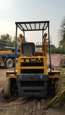 ขายรถตัก TCM &ndash;SD25Z6 เครื่องยนต์  ISUZU  มี6สูบ  รุ่นใหม่  มาพร้อมงาและบุ้งกี๋ ใช้งานได้เอนกประสงค์  เช่นตักข้าว ตักมันแห้ง มันสด ตักปาล์ม ตักยางพารา รถเก่านอก สภาพสวยตามรูปขายถูก  265,000 บาท