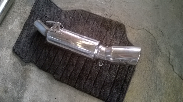 ปลายท่อ GANADOR ญี่ปุ่นเเท้เลสทั้งใบ ใส้ตรง ขนาด2.2นิ้ว สภาพok