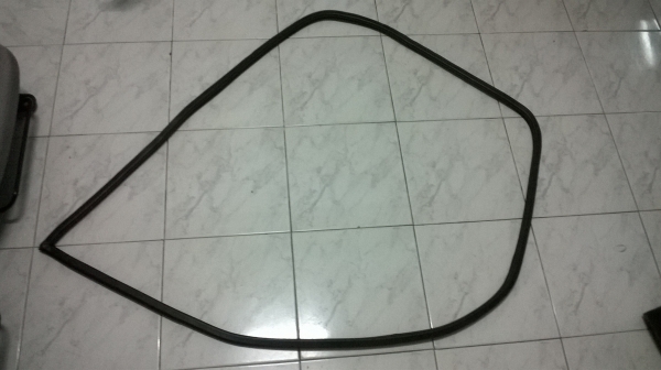 กระดูกงู ขอบในประตู bmw e30 4ประตู ด้านคนขับ จำนวน1เส้น กระดูกงู ขอบในประตู bmw e30 4ประตู ด้านคนขับ จำนวน1เส้น