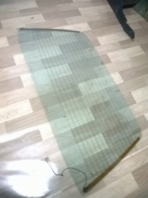 กระจกบานหลัง e30 แท้ติดรถ สภาพokไม่แตกร้าวกระจกไม่เป็นเม็ด กระจกบานหลัง e30 แท้ติดรถ สภาพokไม่แตกร้าวกระจกไม่เป็นเม็ด