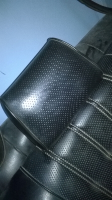 หัวเบาะเดิมBMW e30 หนังดำ สภาพสวย คู่ละ900บาท มีแบบหนังเรียบ กับหนังรู