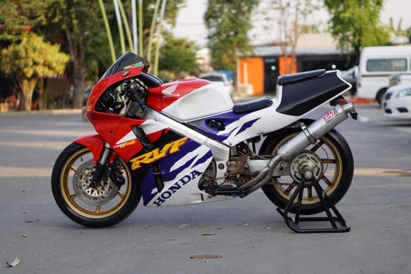 ร้าน  วุฒิ นนบุรี     ขาย  HONDA RVF NC35 รถสวยเดิมๆพร้อมใช้
