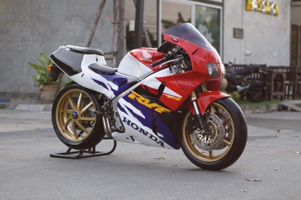 ร้าน  วุฒิ นนบุรี     ขาย  HONDA RVF NC35 รถสวยเดิมๆพร้อมใช้