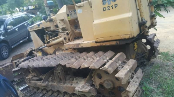 KOMATSU D21P-5