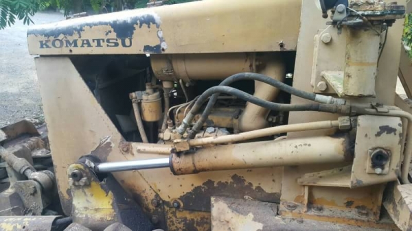KOMATSU D21P-5