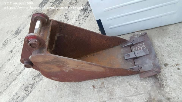 FROM JAPAN สินค้าเก่านอกBUCKET PC40,45 ,50, 55 ,60 บุ๊งกี๋สำหรับรถขุด แบบธรรมดา 3ฟัน/ปากแคบ /ปากกว้าง:40 cm. /ราคาเพียง(ใบละ)15,000 บาท สนใจรีบติดต่อ 0819337688